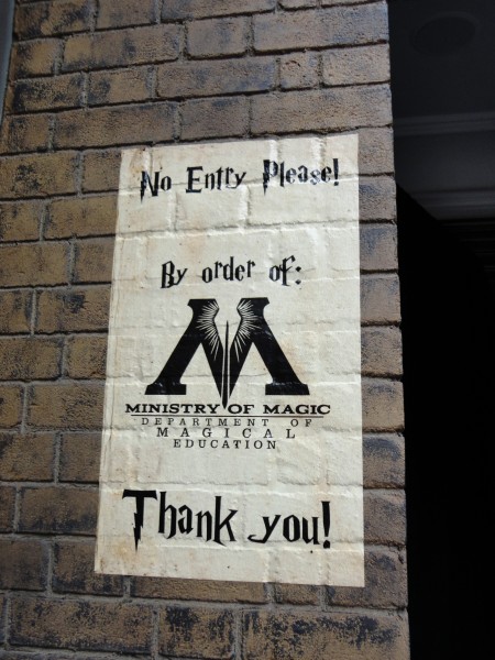 harry-potter-diagon-alley-ministry-of-magic-sign