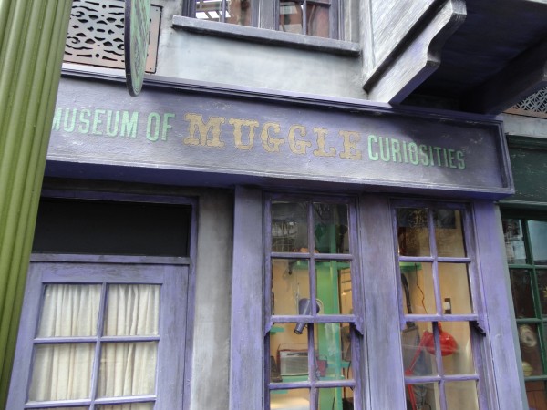 harry-potter-diagon-alley-museum-of-muggle-curiosities