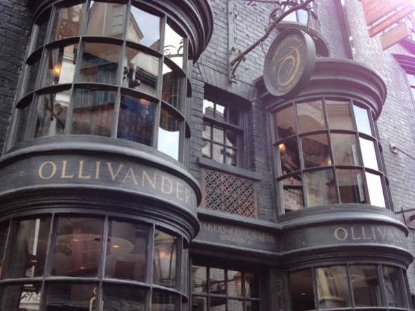 harry-potter-diagon-alley-wands-by-gregorovitch