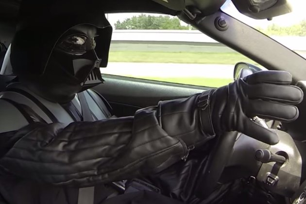 Chewie vs Darth Vader en coches