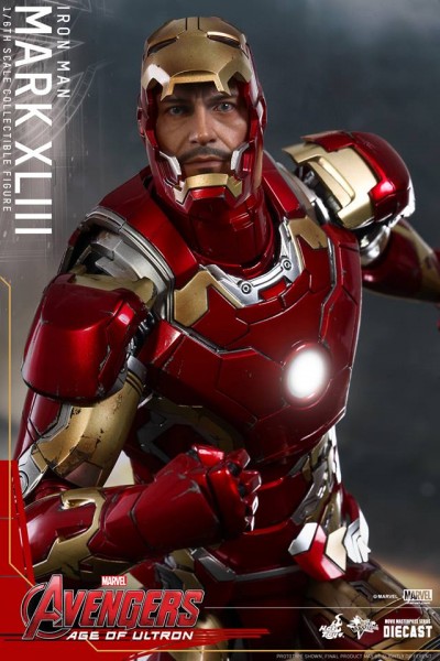 avengers-age-of-ultron-iron-man-suit-hot-toys-11