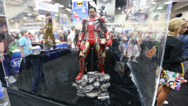 avengers-hot-toys-sideshow-collectibles-booth-picture-comic-con (1)