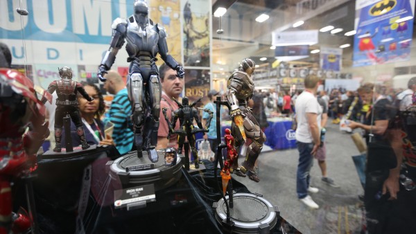 avengers-hot-toys-sideshow-collectibles-booth-picture-comic-con (2)
