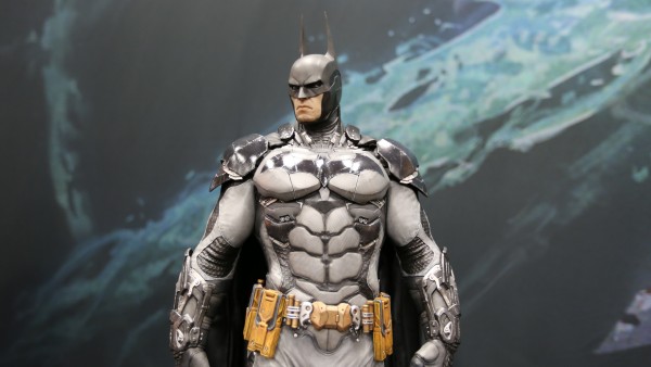 batman-hot-toys-sideshow-collectibles-booth-picture-comic-con (2)