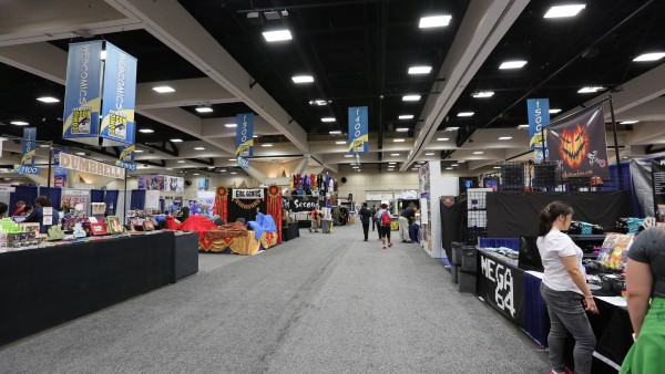 comic-con-2015-convention-floor-picture-image (96)