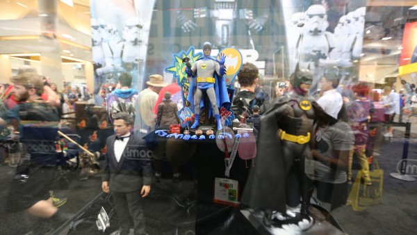dark-knight-hot-toys-sideshow-collectibles-booth-picture-comic-con (2)