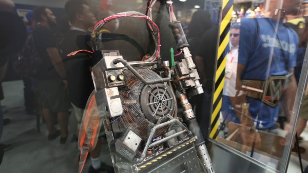 ghostbusters-proton-pack-picture-comic-con
