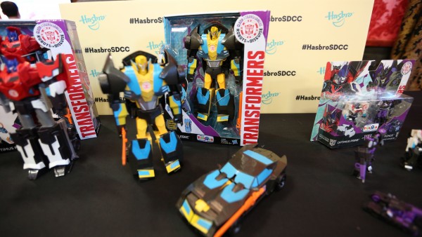 hasbro-transformers-jem-star-wars-toy-pictures-comic-con (19)