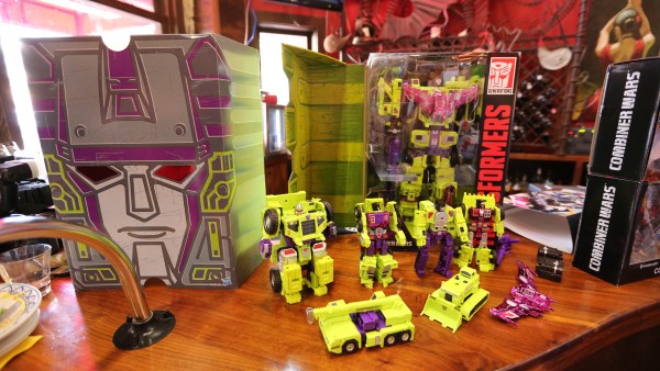 hasbro-transformers-jem-star-wars-toy-pictures-comic-con (2)