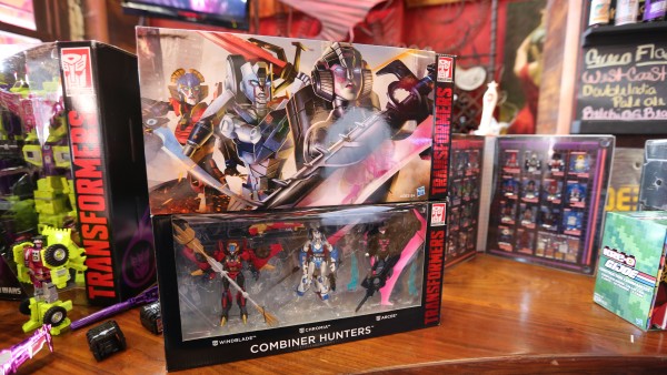 hasbro-transformers-jem-star-wars-toy-pictures-comic-con (3)