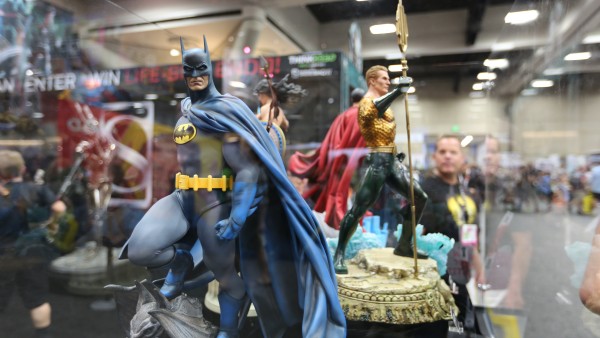 batman-hot-toys-sideshow-collectibles-booth-picture-comic-con (46)