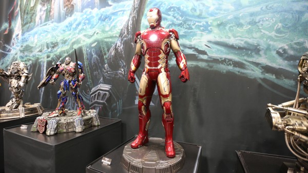 iron-man-hot-toys-sideshow-collectibles-booth-picture-comic-con (1)