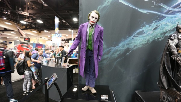 joker-hot-toys-sideshow-collectibles-booth-picture-comic-con (1)