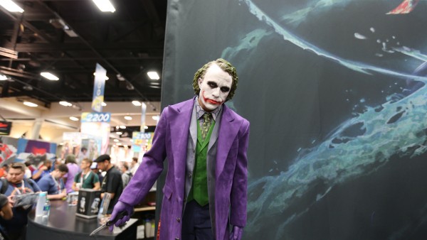 joker-hot-toys-sideshow-collectibles-booth-picture-comic-con (2)