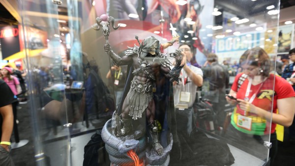 skeletor-hot-toys-sideshow-collectibles-booth-picture-comic-con