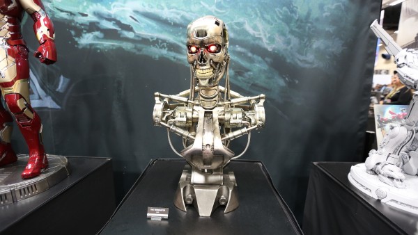 terminator-hot-toys-sideshow-collectibles-booth-picture-comic-con (2)