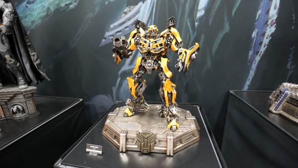 transformers-hot-toys-sideshow-collectibles-booth-picture-comic-con (1)