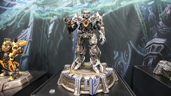 transformers-hot-toys-sideshow-collectibles-booth-picture-comic-con (2)